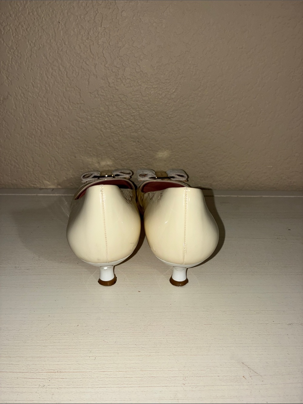 Salvatore Ferragamo Cream Leather Vara Bow Pumps with Pink Insole - Picture 10 of 10